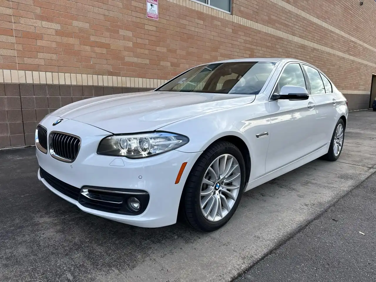 2014 BMW 5 Series 528i Sedan's photo