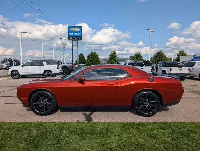 2020 Dodge Challenger SXT Auto photo 5