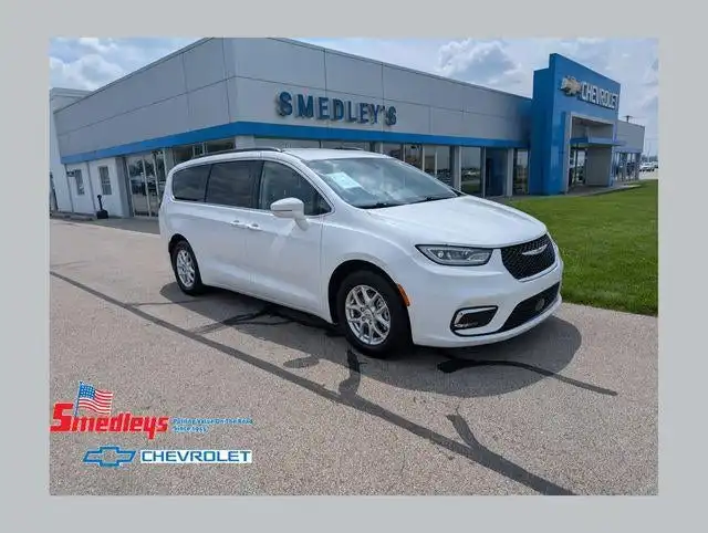 2022 Chrysler Pacifica Touring L's photo