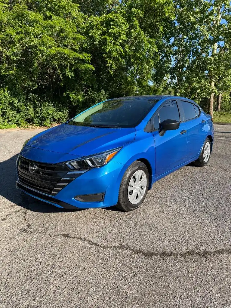 2023 Nissan Versa 1.6 S CVT's photo