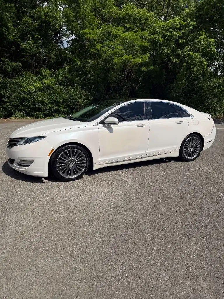 2014 Lincoln MKZ Hybrid's photo