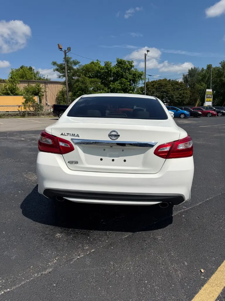 2017 Nissan Altima 2.5 S photo 4