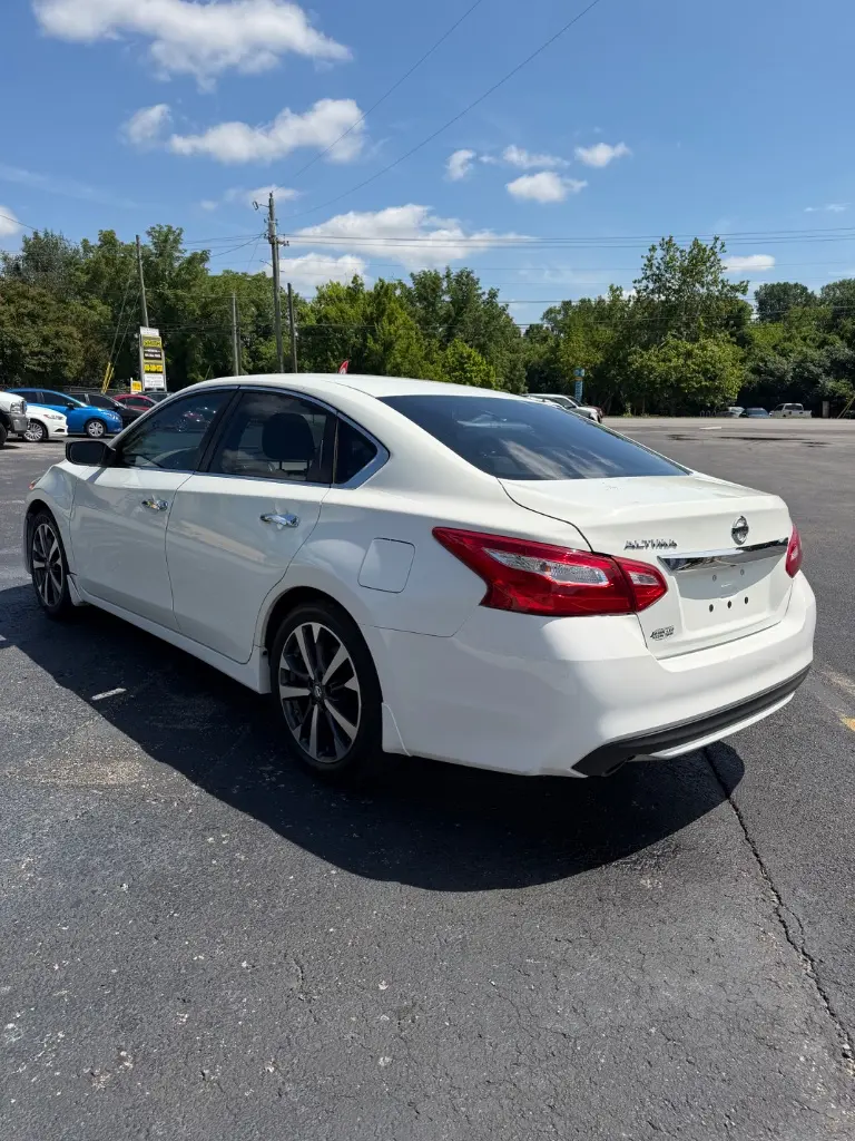 2017 Nissan Altima 2.5 S photo 5