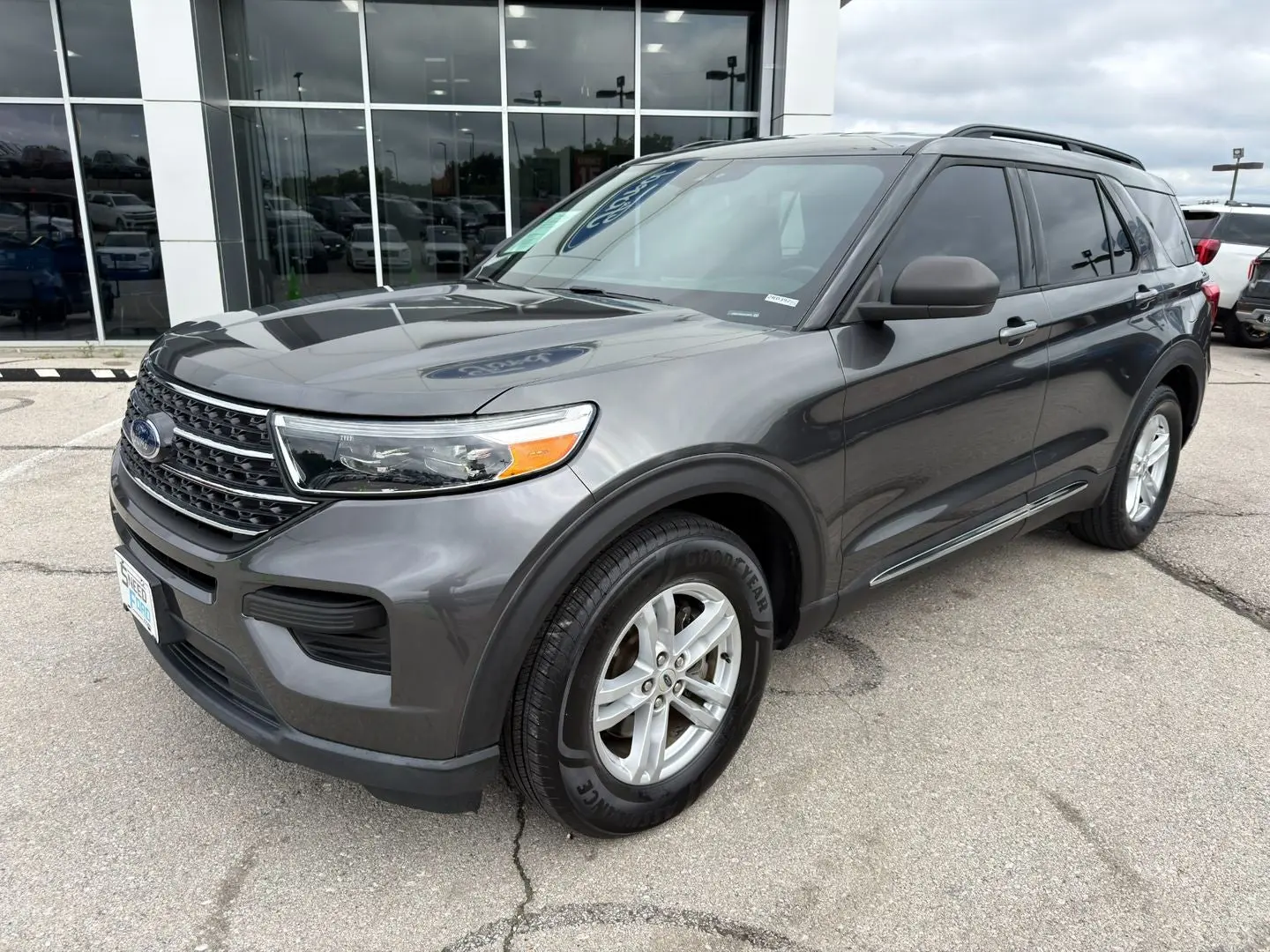 2020 Ford Explorer XLT RWD photo 3