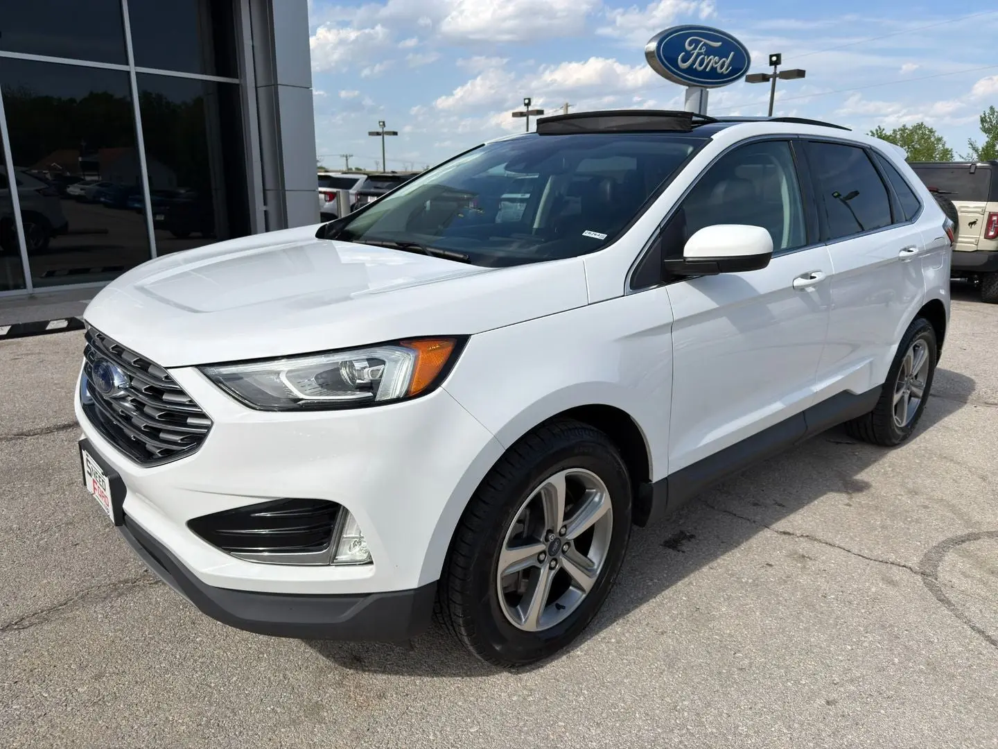 2021 Ford Edge SEL photo 3