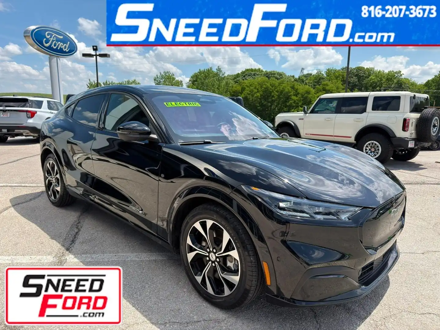 2022 Ford Mustang-Mach-e Premium's photo
