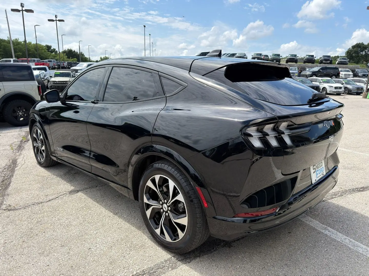 2023 Ford Mustang-Mach-e Premium photo 5