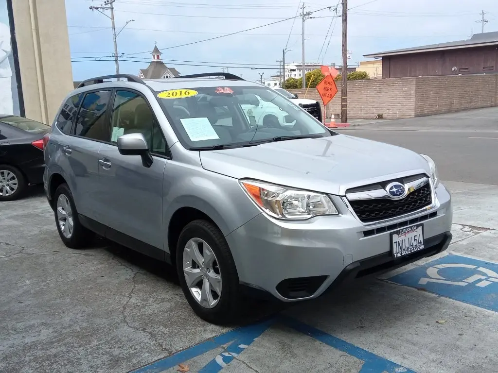 2016 Subaru Forester 2.5i Premium AT PZEV photo 3