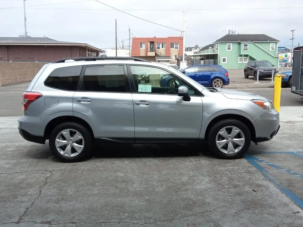 2016 Subaru Forester 2.5i Premium AT PZEV photo 4