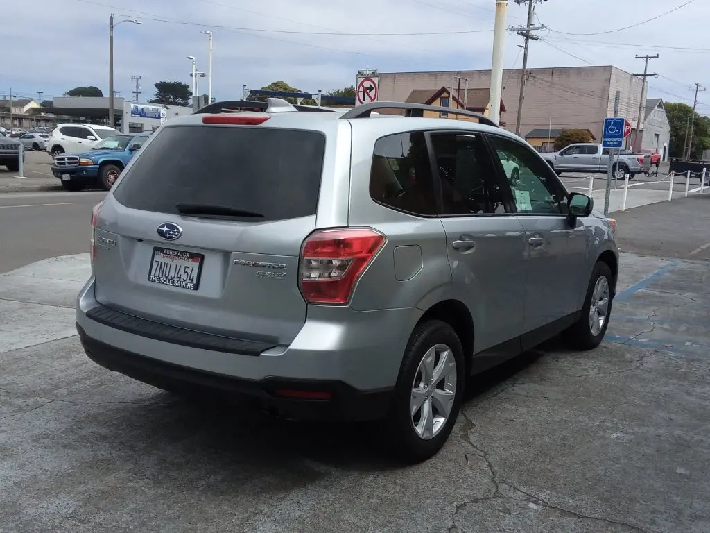 2016 Subaru Forester 2.5i Premium AT PZEV photo 5