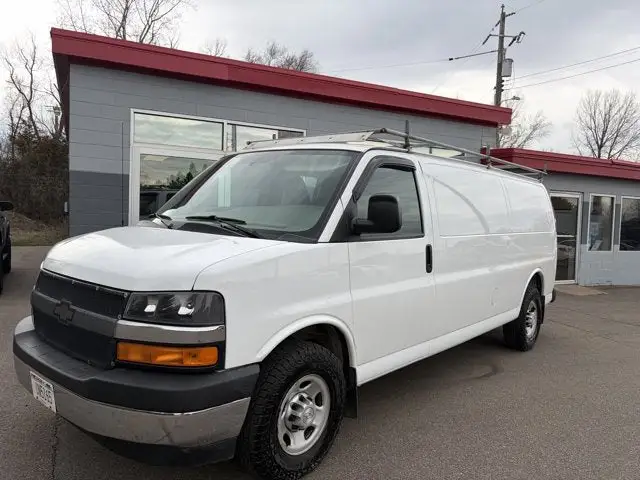 2017 Chevrolet Express 3500 Extended Work Van photo 1