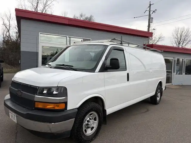 2017 Chevrolet Express 3500 Extended Work Van's photo