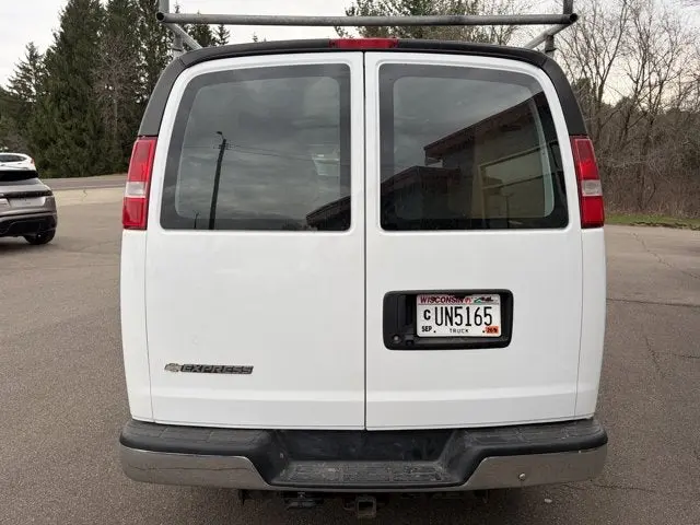 2017 Chevrolet Express 3500 Extended Work Van photo 4