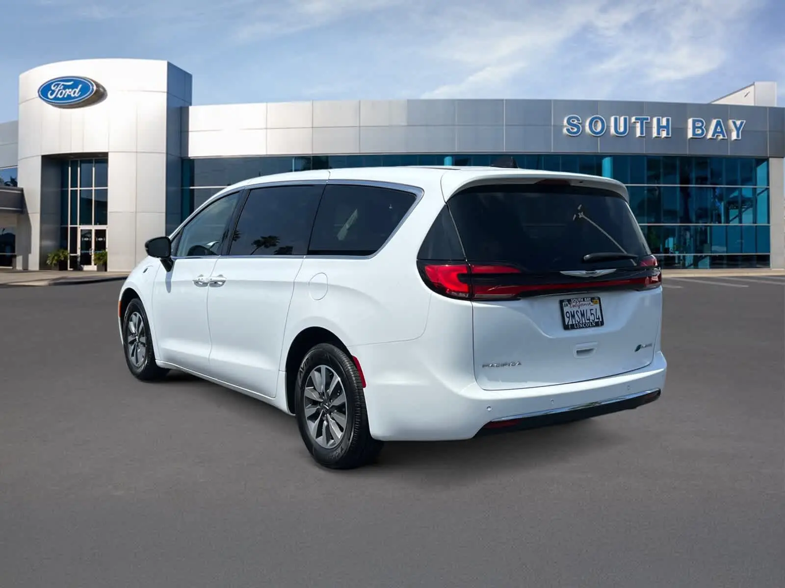 2024 Chrysler Pacifica Hybrid Select PHEV photo 3