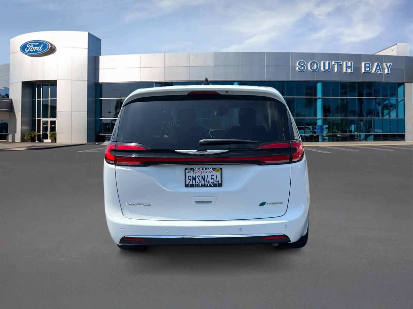 2024 Chrysler Pacifica Hybrid Select PHEV photo 4