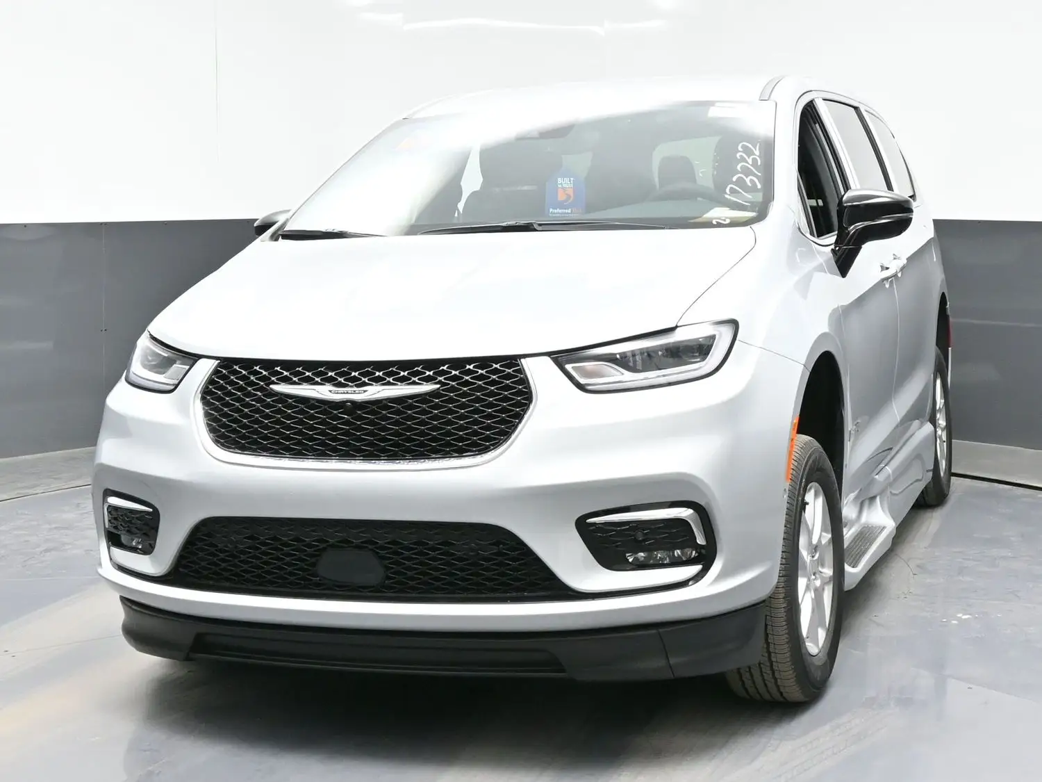 2026 Chrysler Pacifica Select photo 1