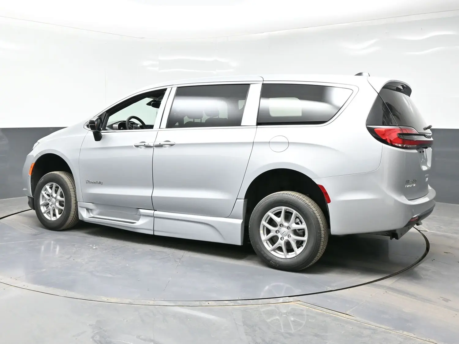 2026 Chrysler Pacifica Select photo 3
