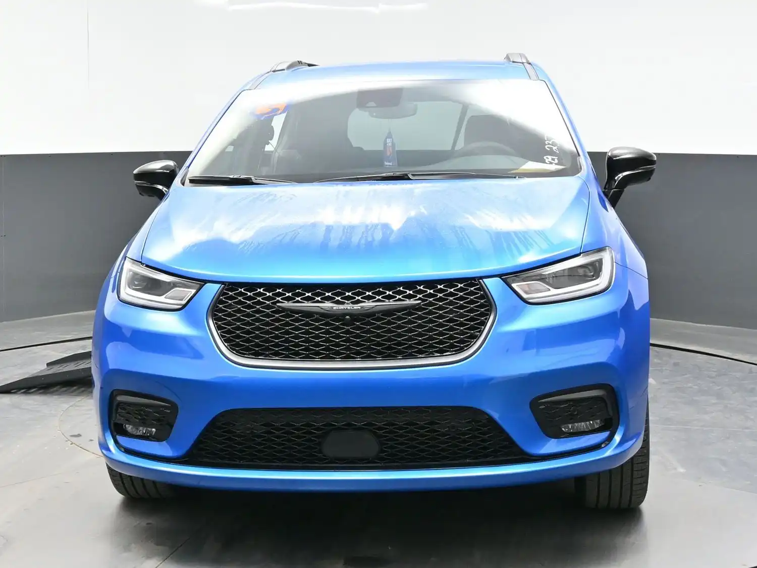 2026 Chrysler Pacifica Select's photo