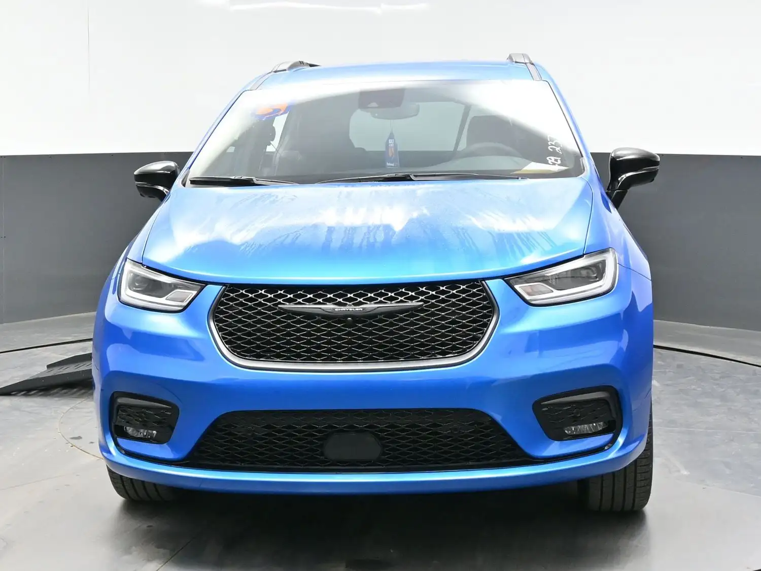 2026 Chrysler Pacifica Select's photo