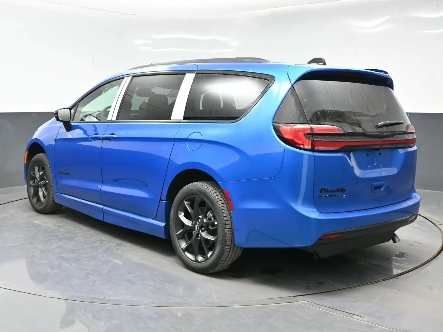 2026 Chrysler Pacifica Select photo 4