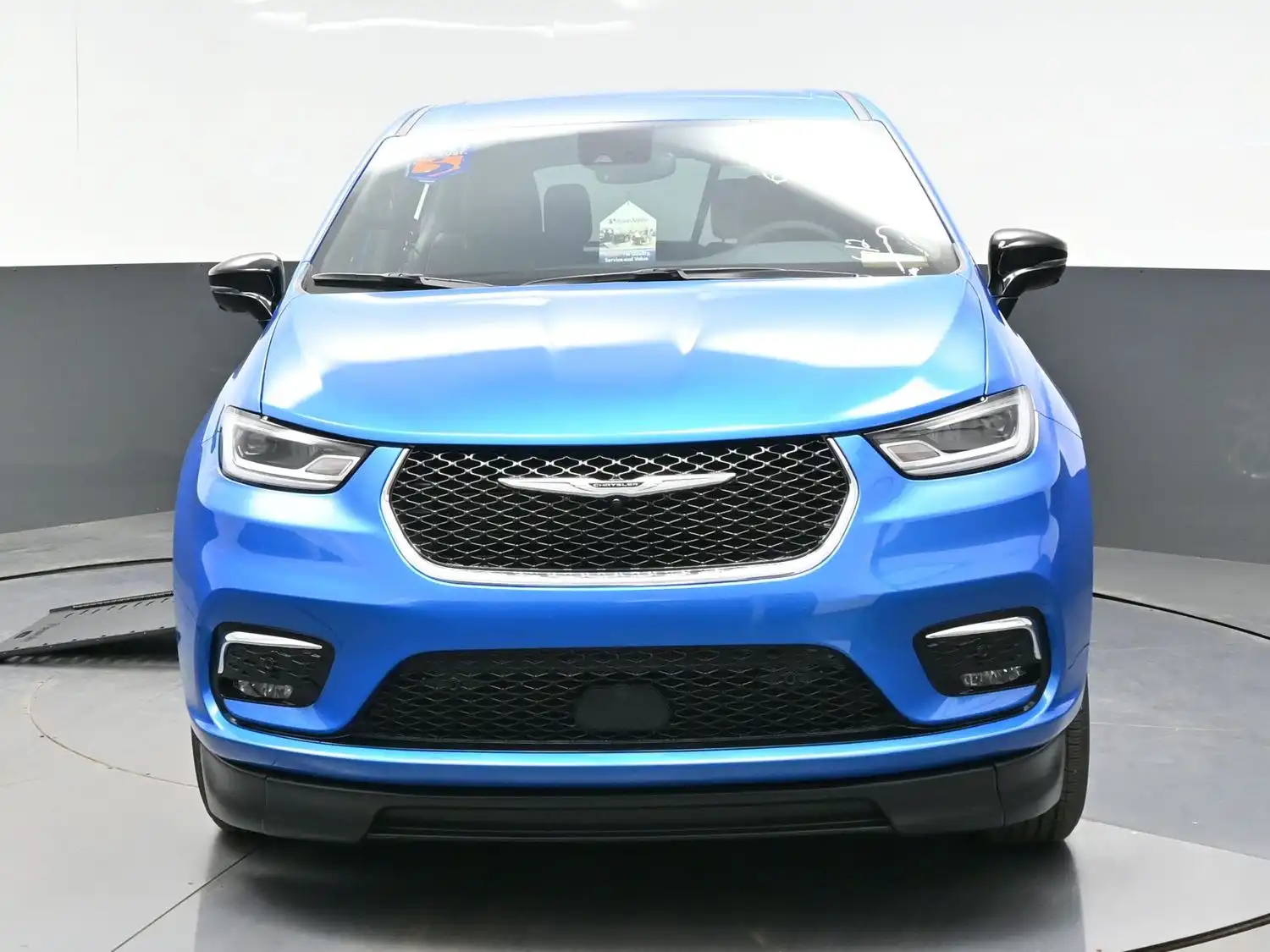 2026 Chrysler Pacifica Select's photo