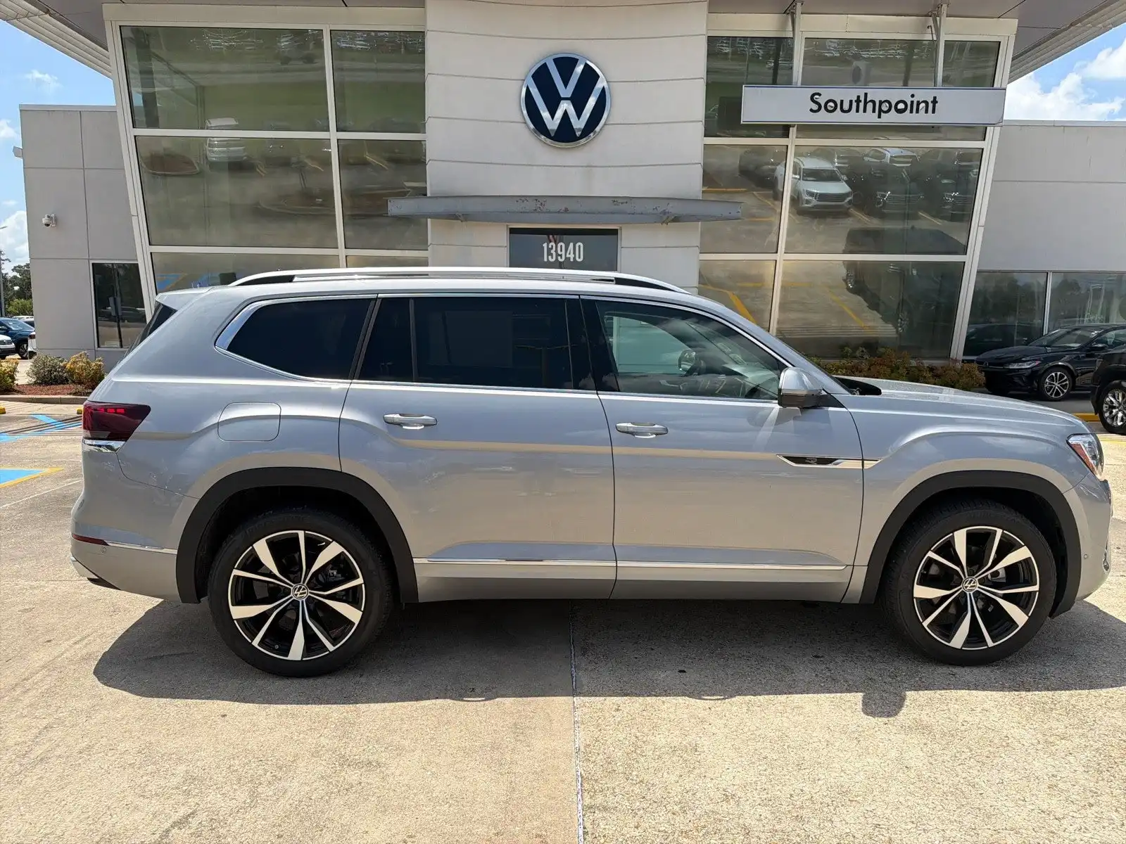 2026 Volkswagen Atlas 2.0T SEL Premium R-Line 4MOTION's photo