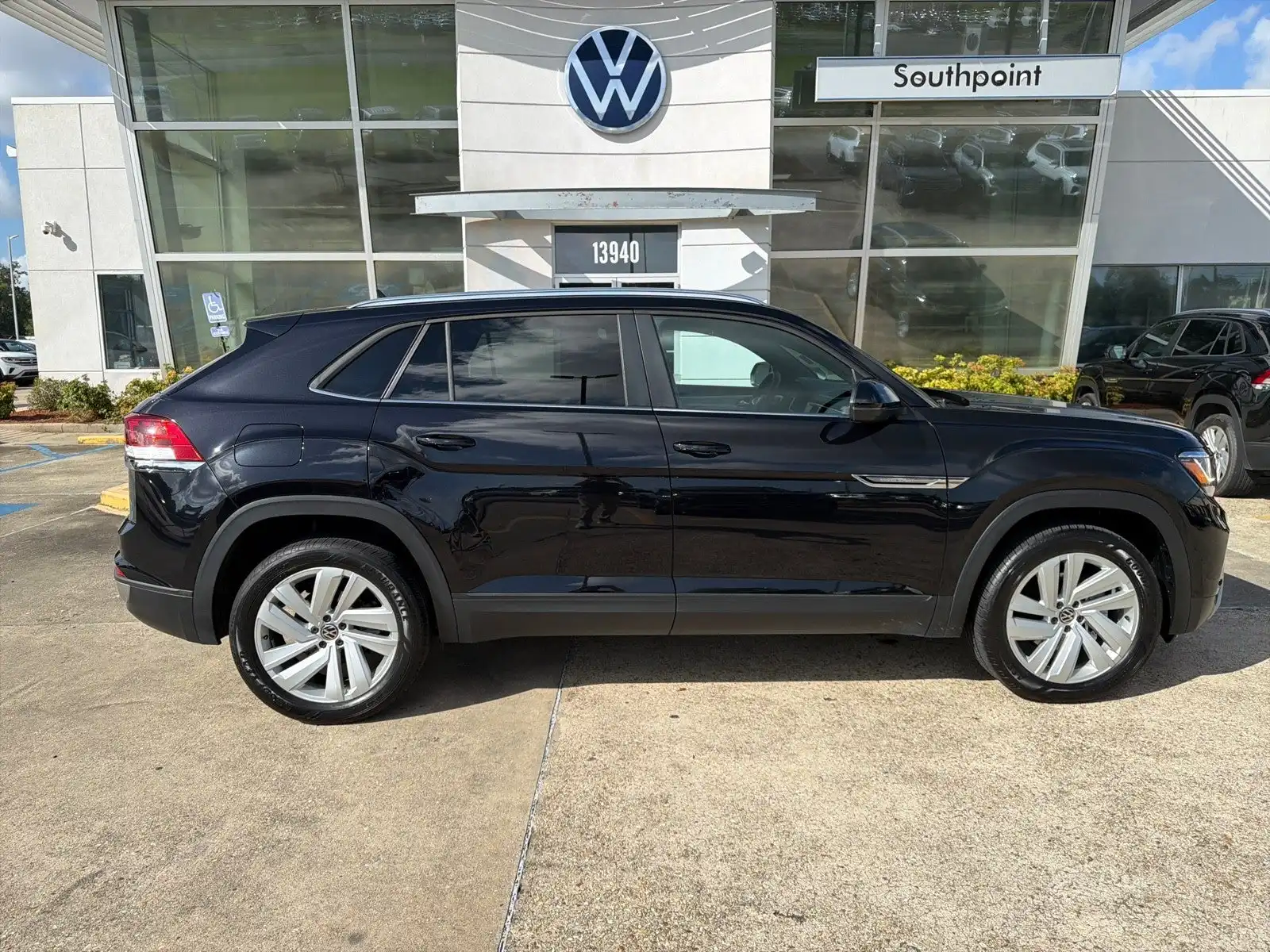 2023 Volkswagen Atlas Cross Sport 3.6L V6 SE w/Tech's photo