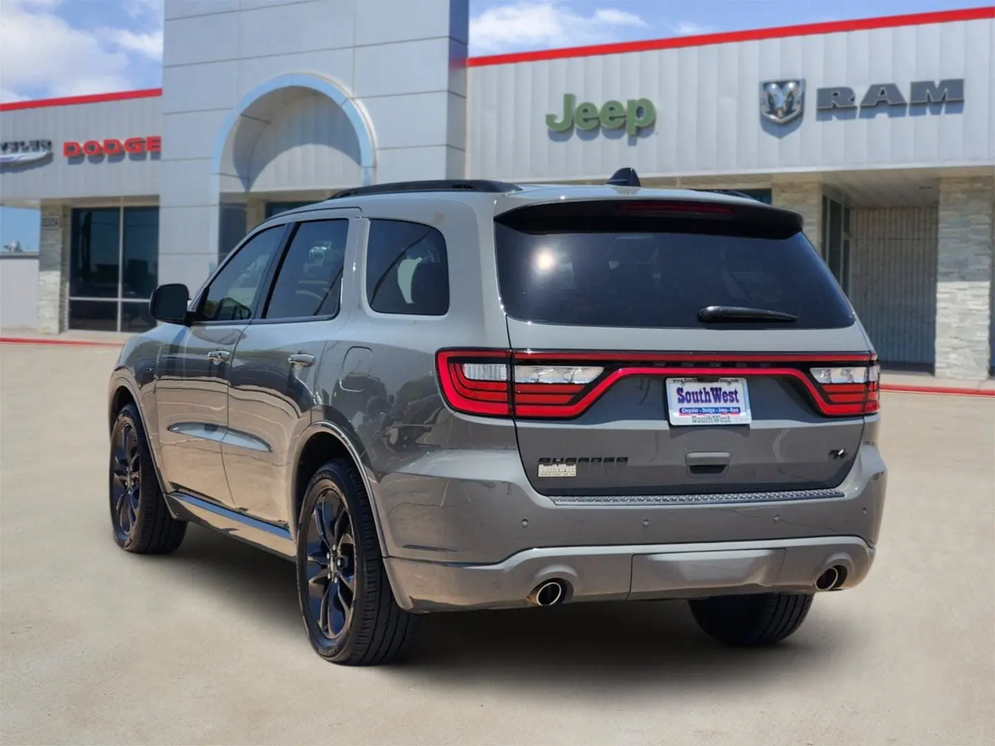 2023 Dodge Durango R/T Plus RWD photo 4