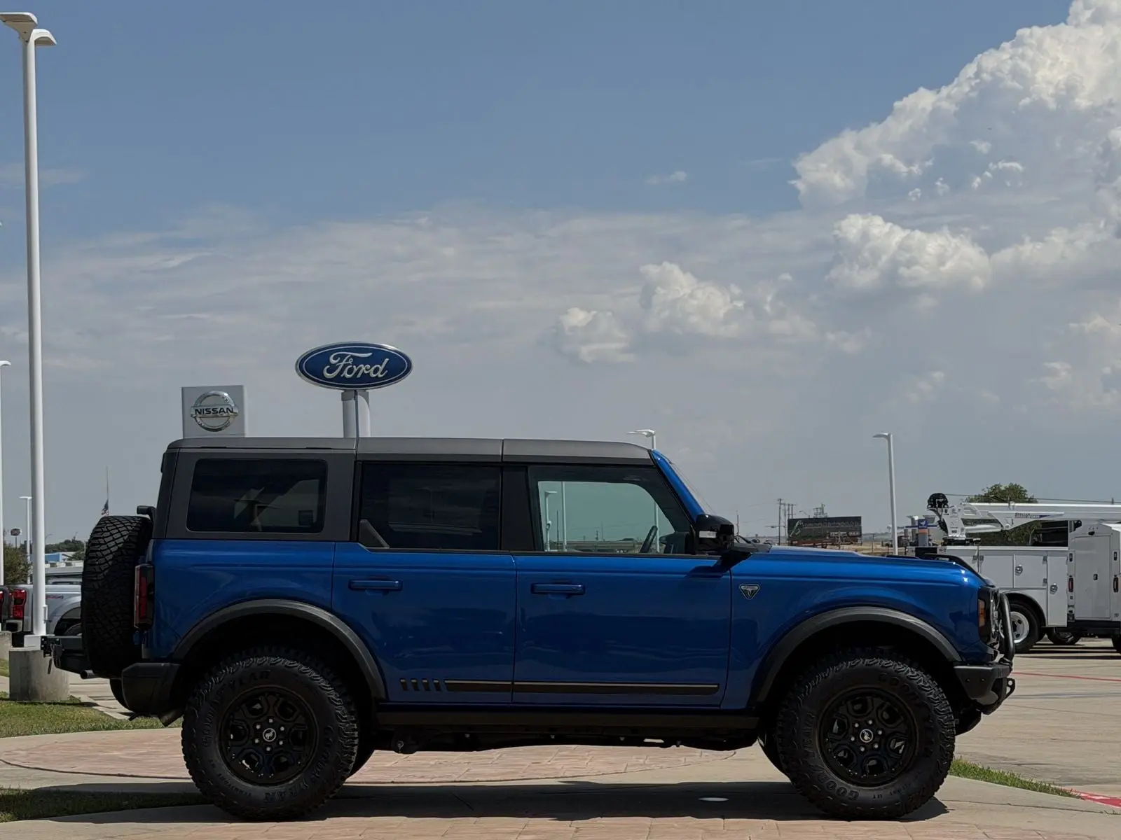 2021 Ford Bronco First Edition 4WD Advanced photo 3