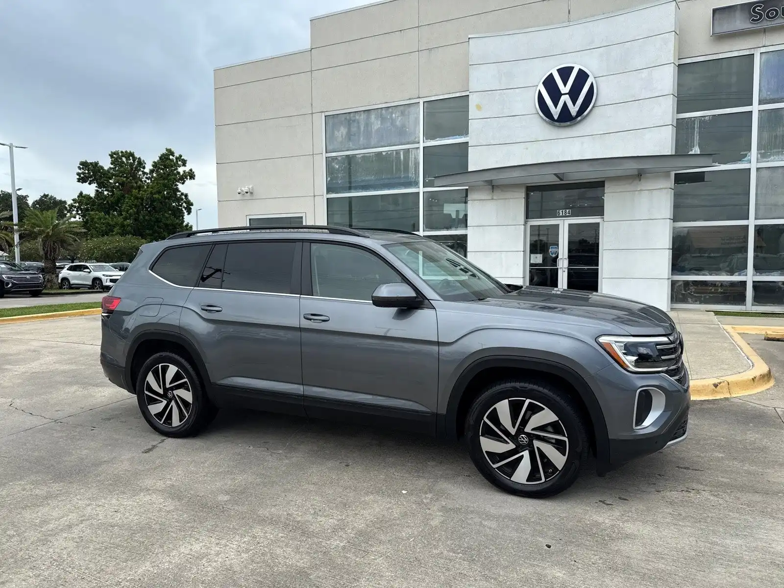2024 Volkswagen Atlas 2.0T SE w/Tech's photo
