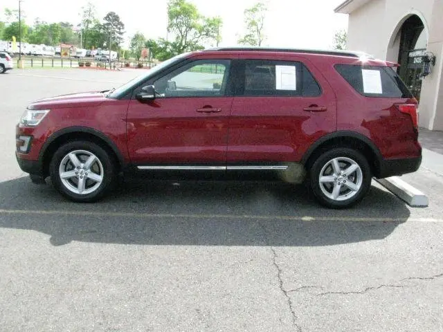 2017 Ford Explorer XLT 4WD photo 5