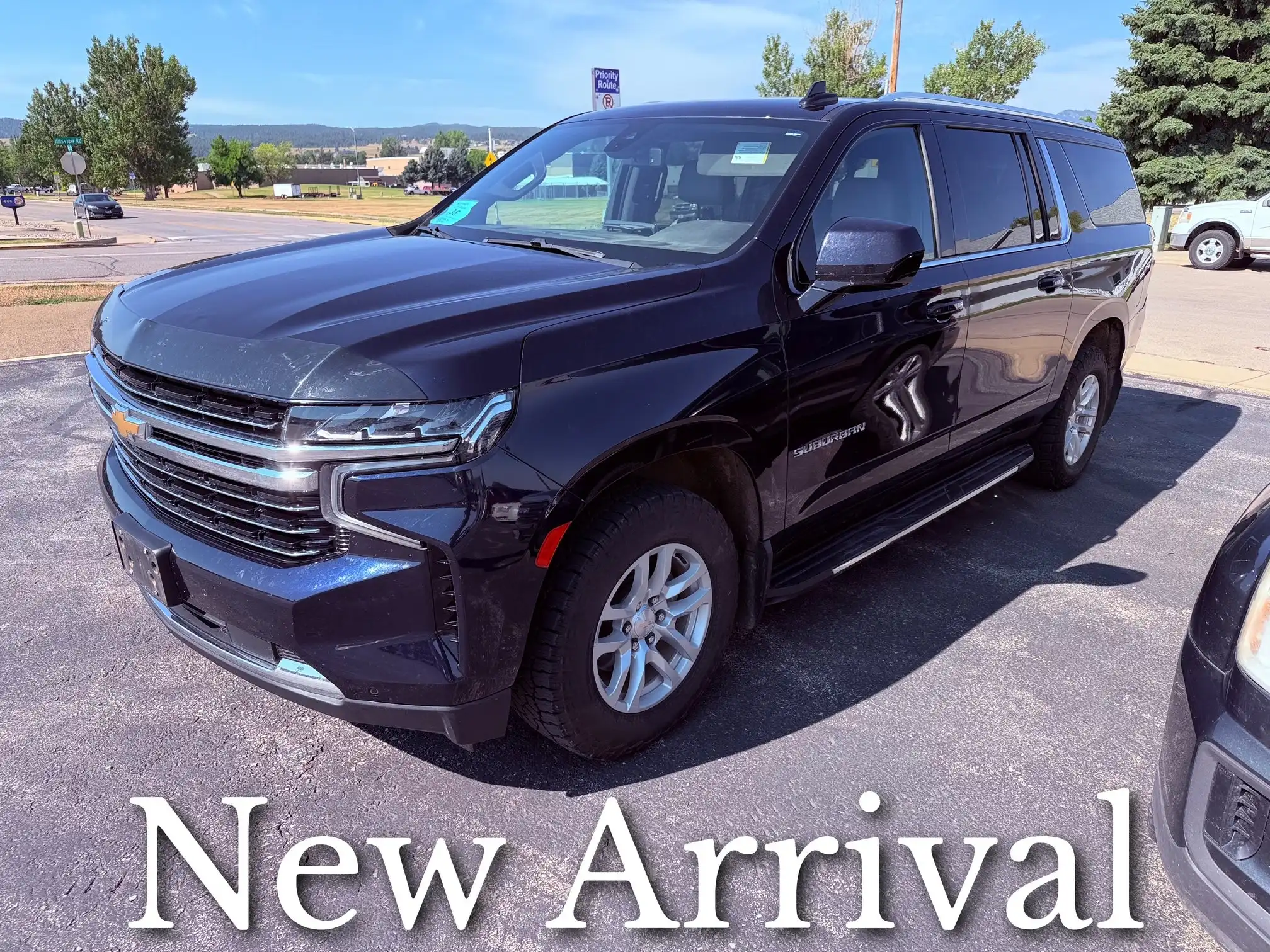2022 Chevrolet Suburban 4WD 1500 LT's photo