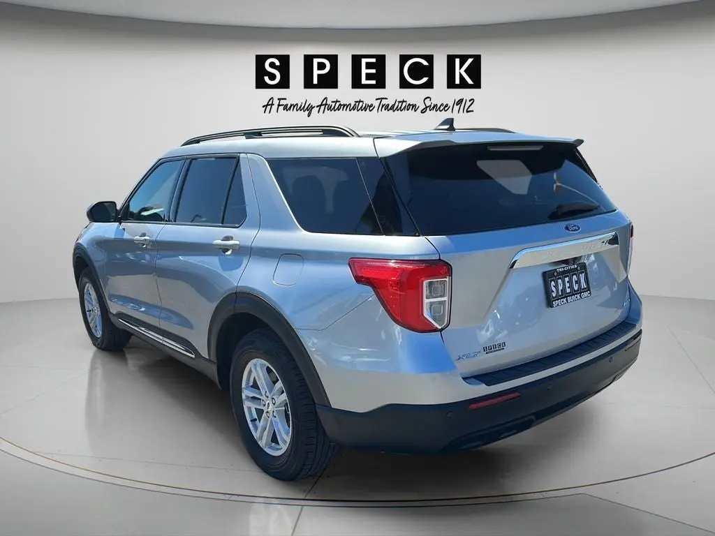 2022 Ford Explorer XLT 4WD photo 3