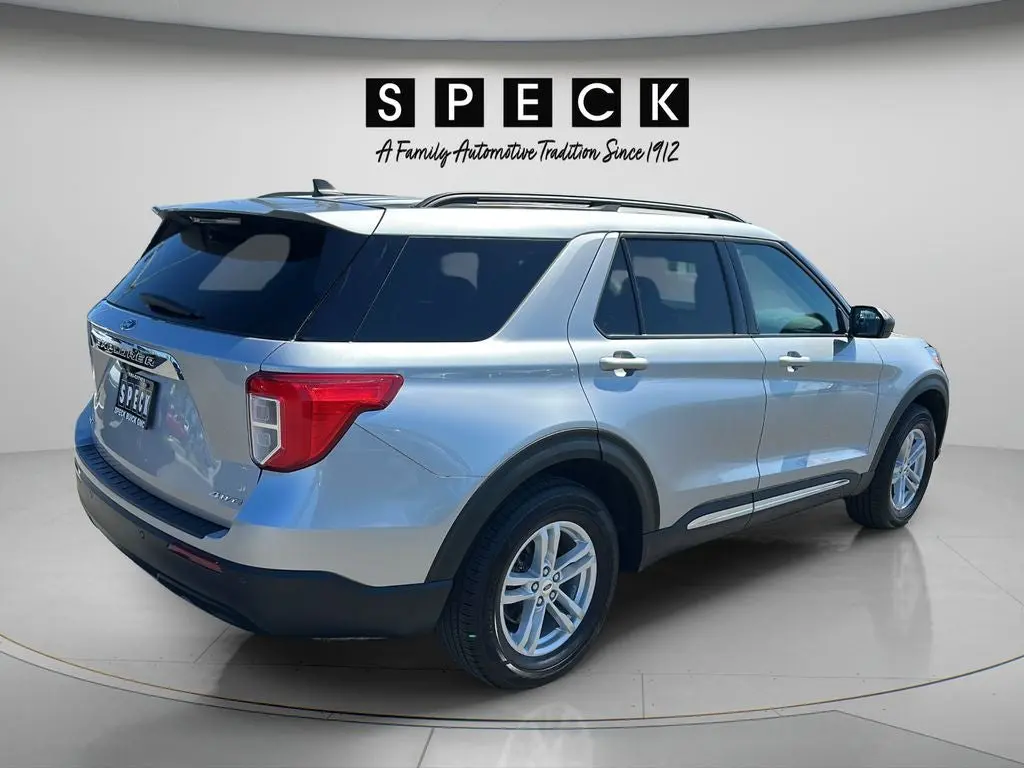 2022 Ford Explorer XLT 4WD photo 5