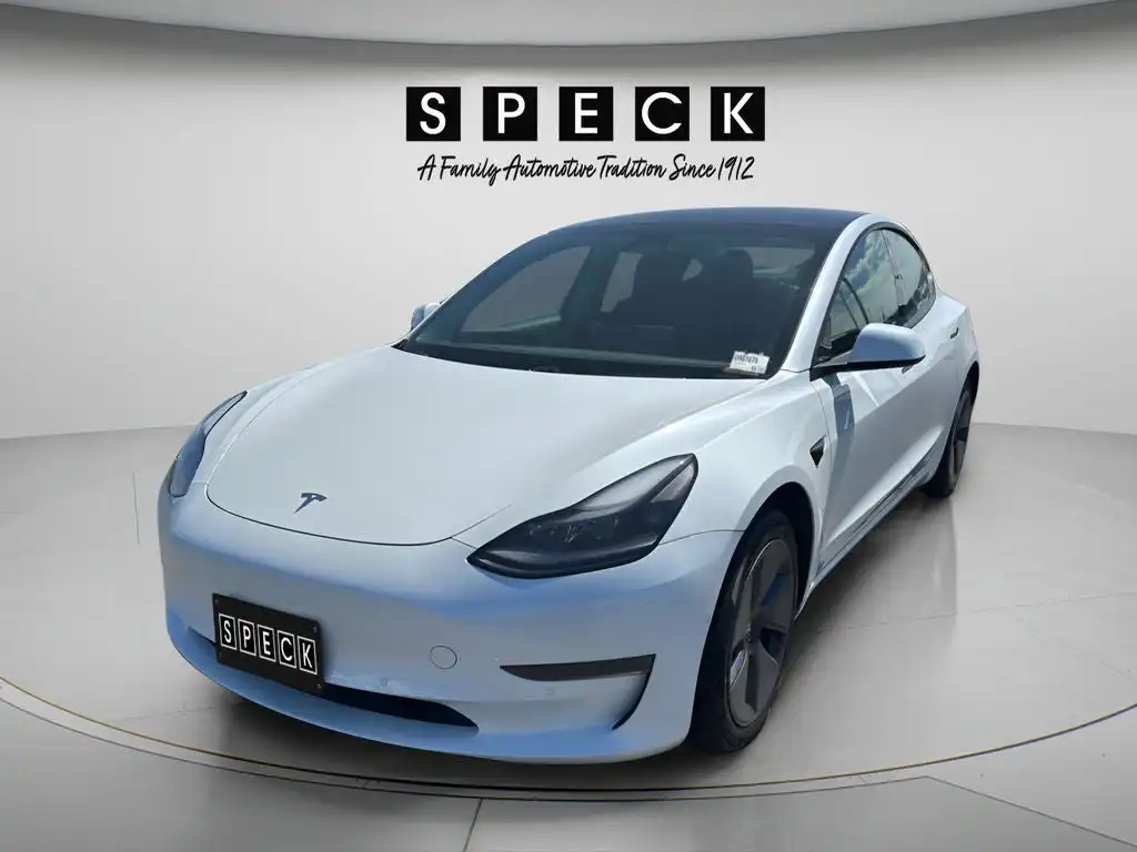 2021 Tesla Model 3 Standard Range Plus's photo
