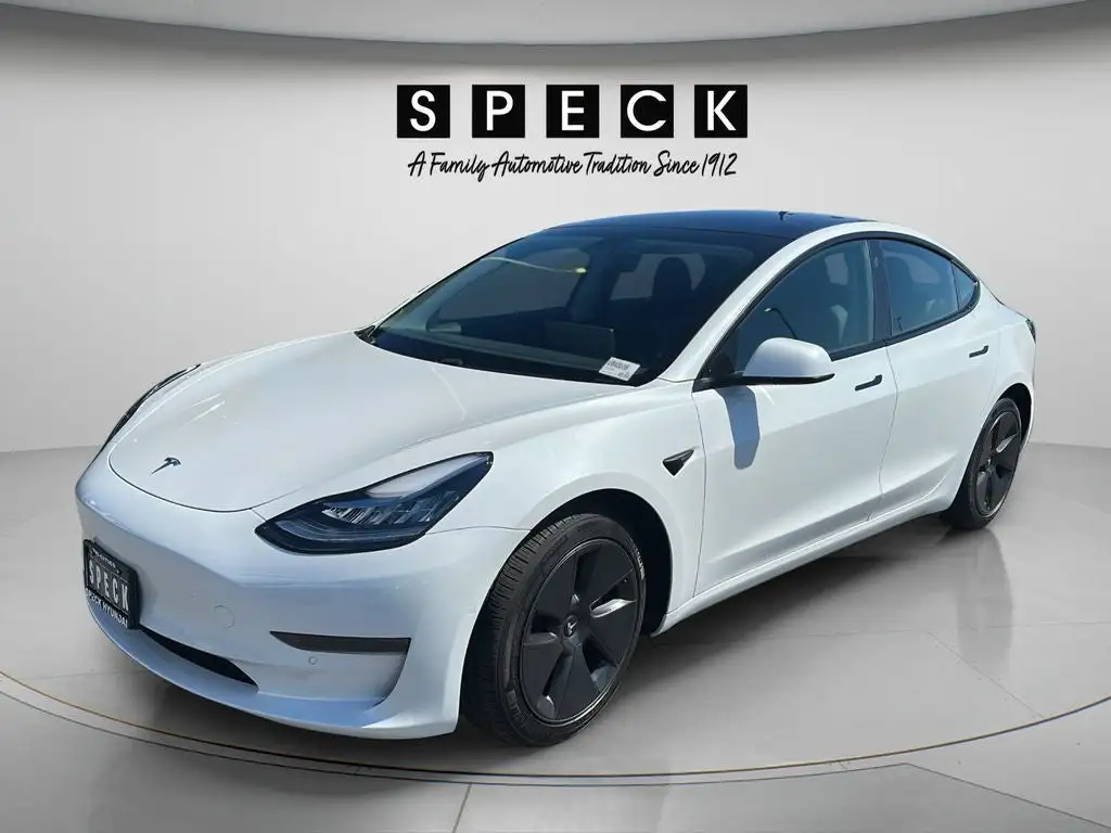 2021 Tesla Model 3 Standard Range Plus's photo