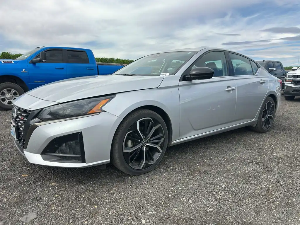 2024 Nissan Altima 2.5 SR's photo