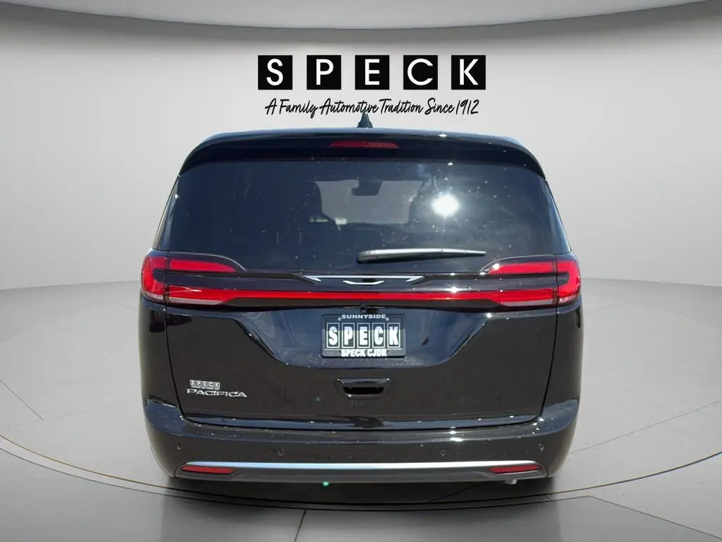 2027 Chrysler Pacifica Select photo 4