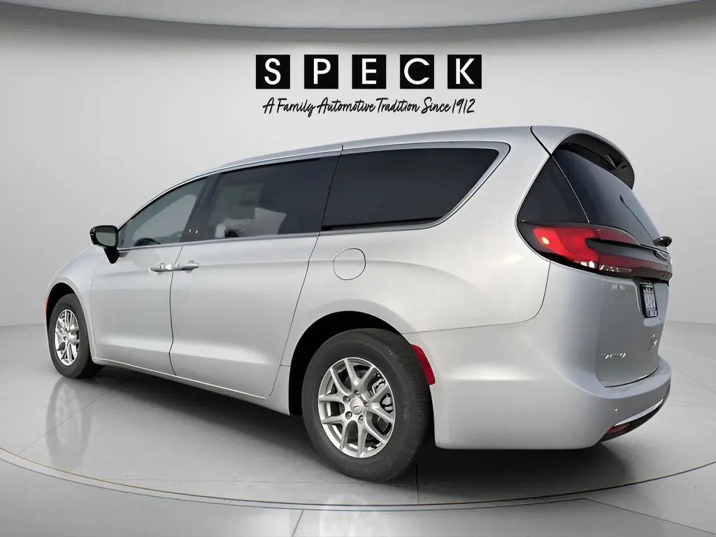 2026 Chrysler Pacifica Select photo 3