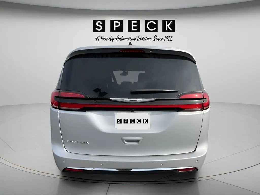 2026 Chrysler Pacifica Select photo 4