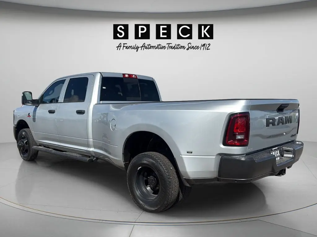 2026 RAM 3500 Tradesman 4WD Crew Cab LWB photo 3