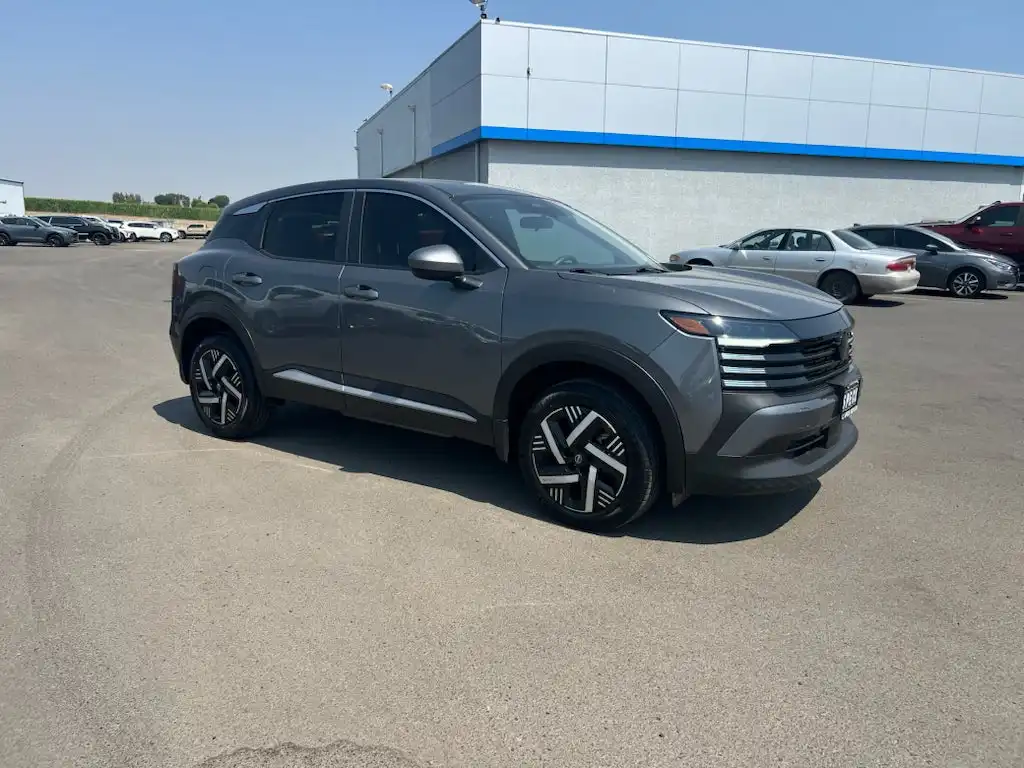 2025 Nissan Kicks 2.0 SV's photo