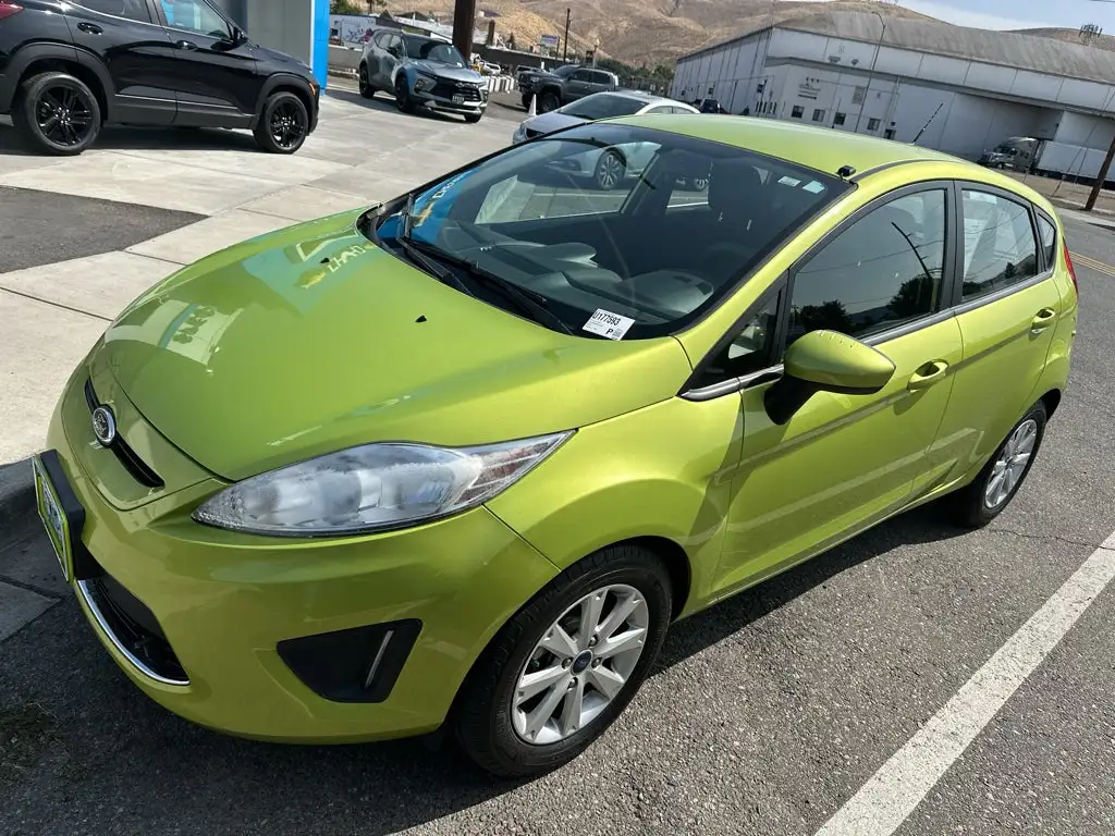 2011 Ford Fiesta SE Hatchback's photo