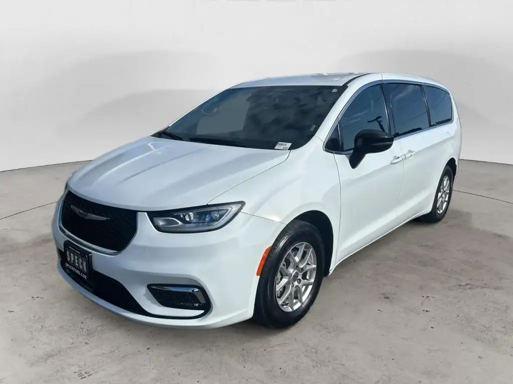 2025 Chrysler Pacifica Select's photo