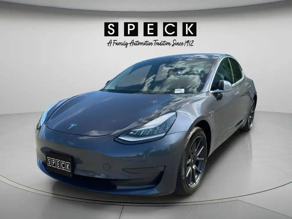 2019 Tesla Model 3 Rear-Wheel Drive Mid Range's photo