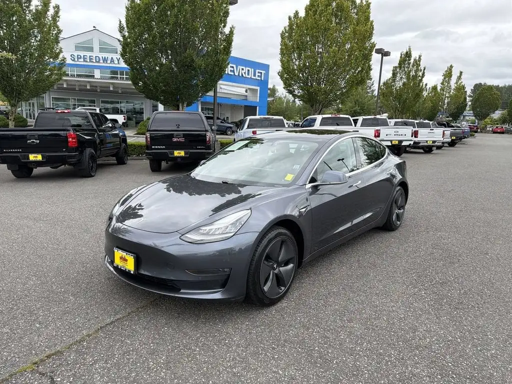 2019 Tesla Model 3 Standard Range Plus's photo