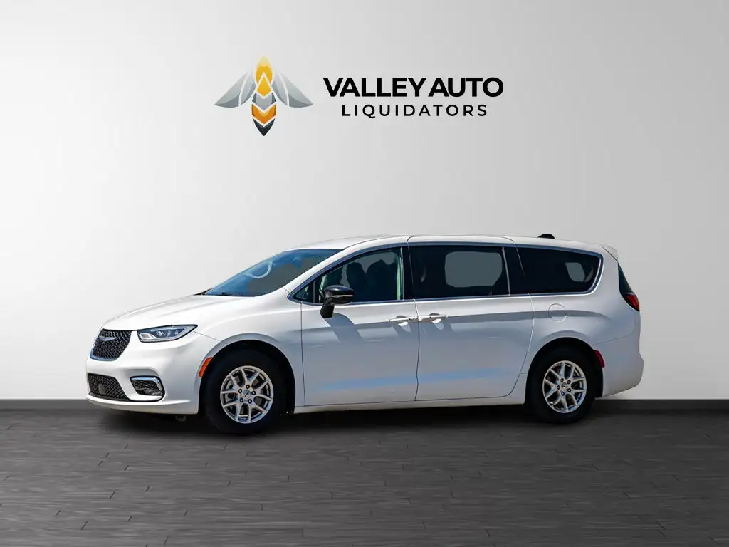 2024 Chrysler Pacifica Touring L's photo