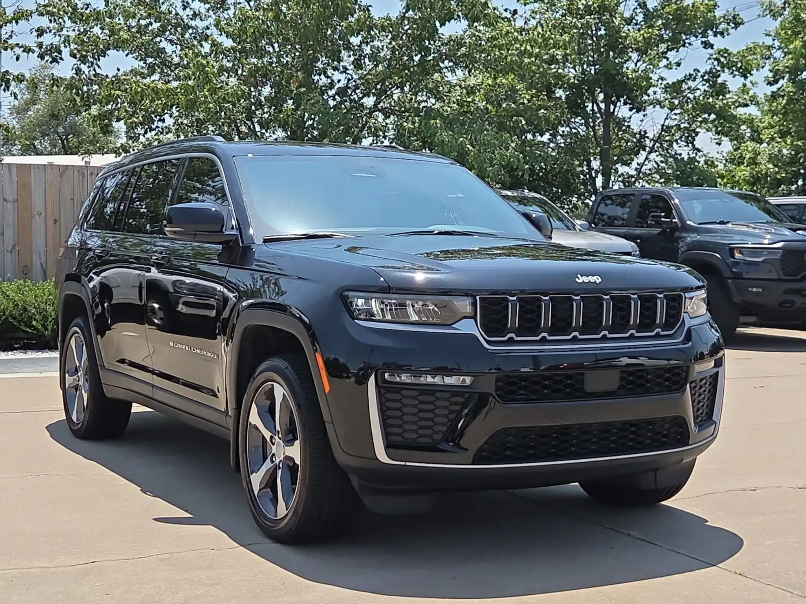 2026 Jeep Grand Cherokee L Limited 4x4's photo