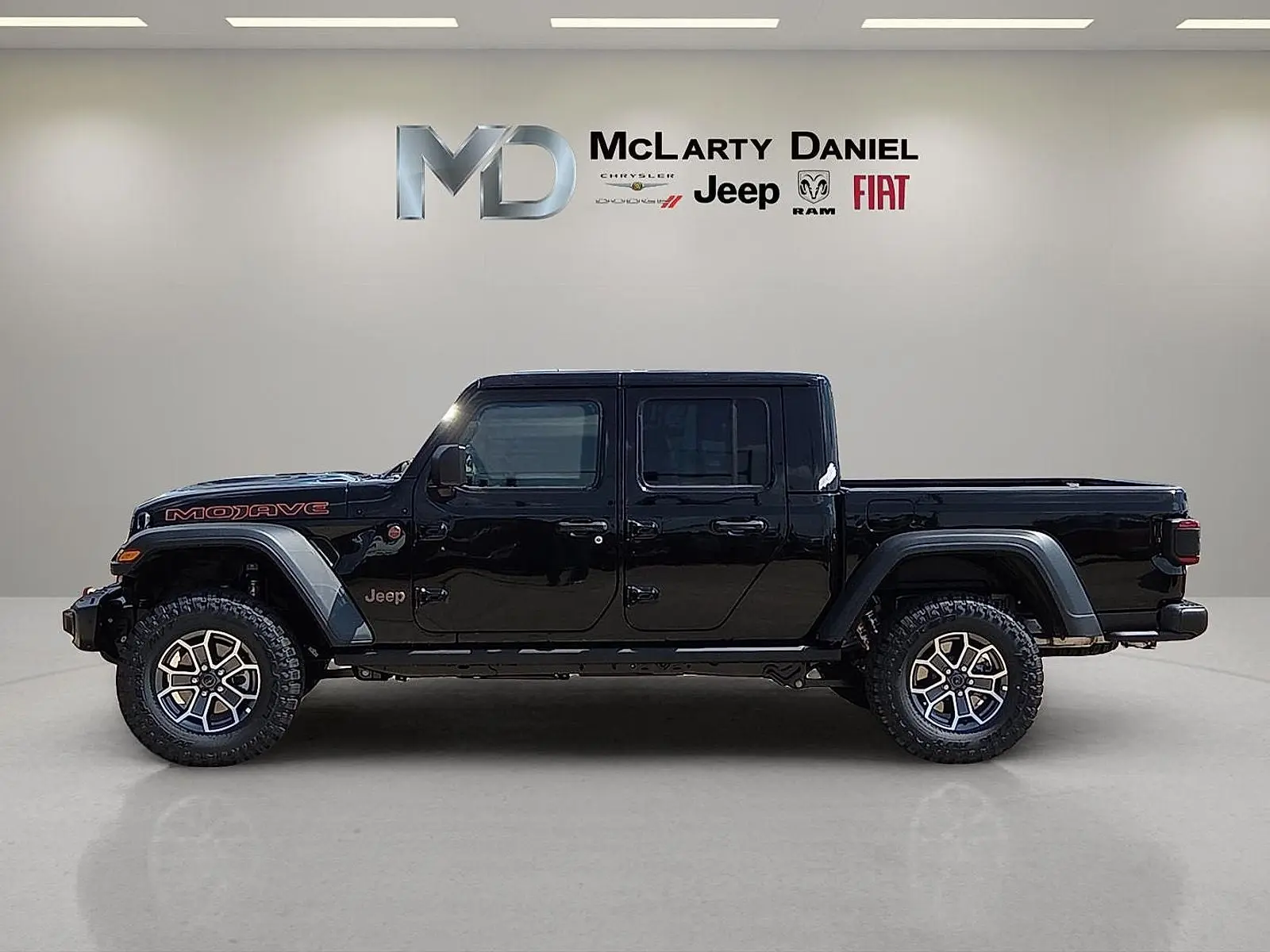 2025 Jeep Gladiator Mojave Auto photo 3