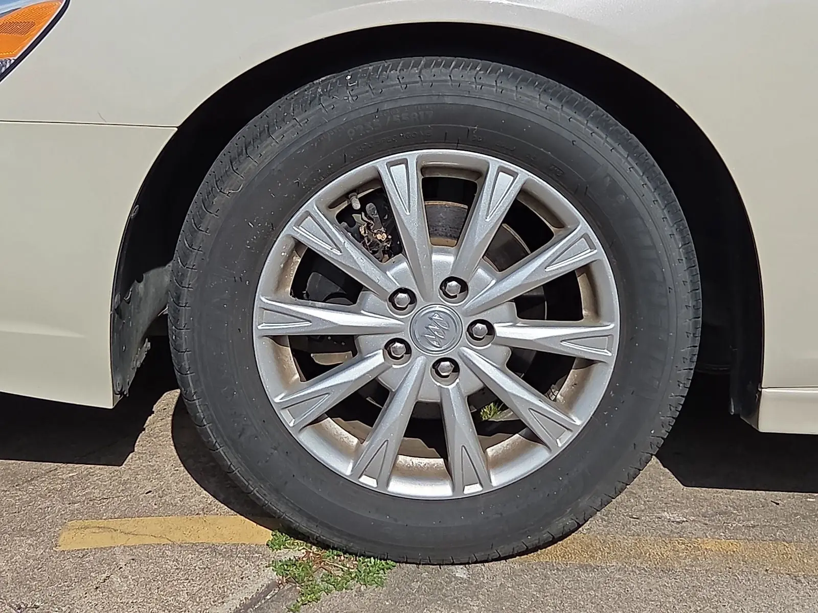 2011 Buick Lucerne CXL photo 3